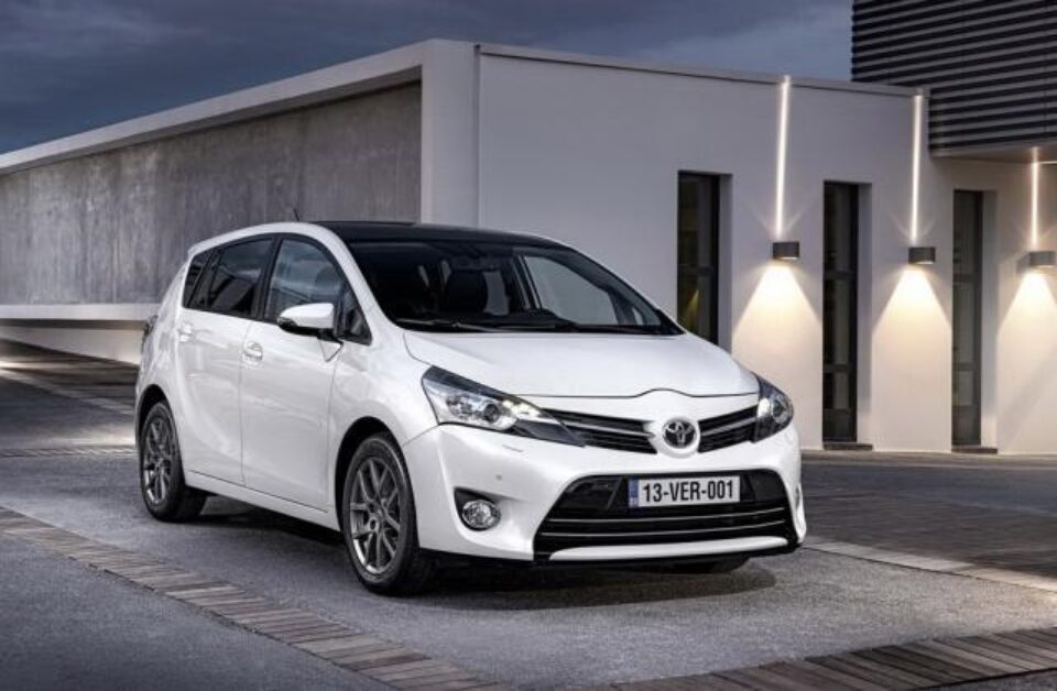 Toyota Verso vine cu design dinamic și dotări mai bogate