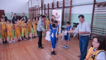 Copiii au fost răsplătiți cu medalii, diplome și alte premii dulci oferite de organizatori