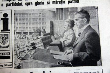 Discursul din balconul Casei de Cultură, scurtat de ploaie