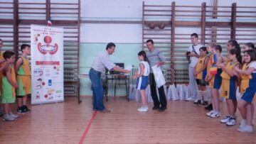 Copiii au fost răsplătiți cu medalii, diplome și alte premii dulci oferite de organizatori
