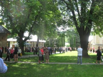 Sute de credincioși s-au rugat la Mănăstirea „Sf. Ioan cel Nou” de la Suceava, în ziua de 2 iunie