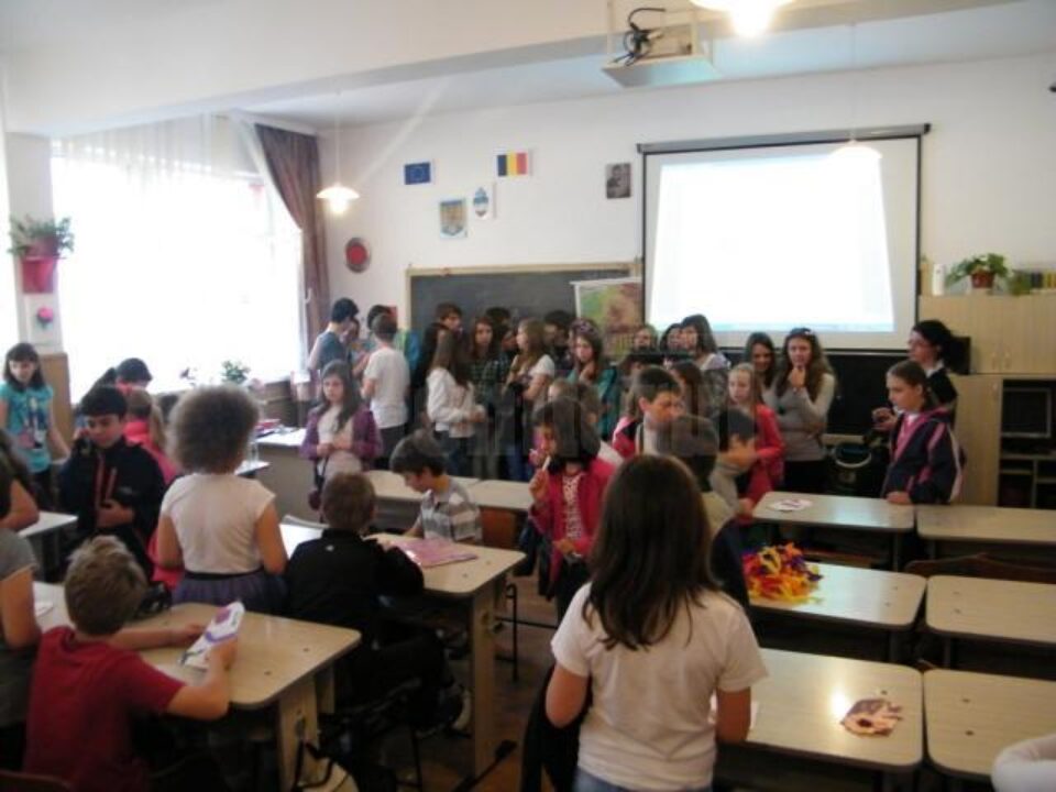 50 de elevi și profesori din Brașov au fost oaspeții școlii sucevene
