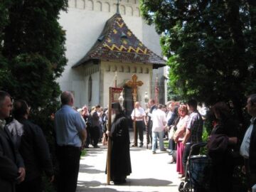 Sute de credincioși s-au rugat la Mănăstirea „Sf. Ioan cel Nou” de la Suceava, în ziua de 2 iunie