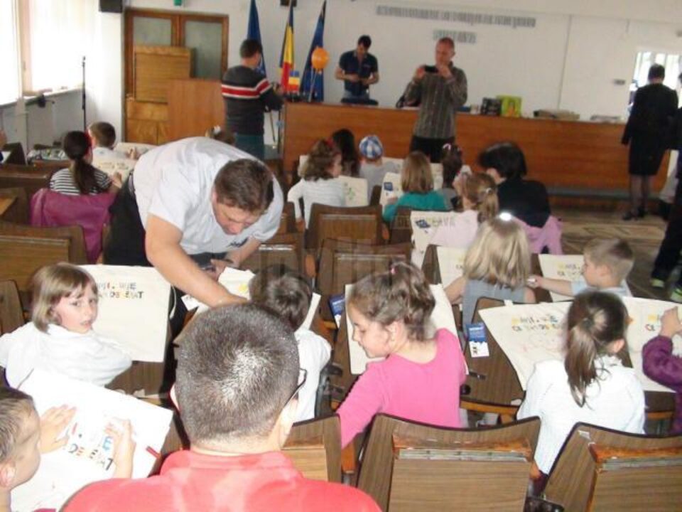 Campania a fost lansată vineri, cu concurs de pictură pentru copiii cu vârste cuprinse între 5 și 12 ani
