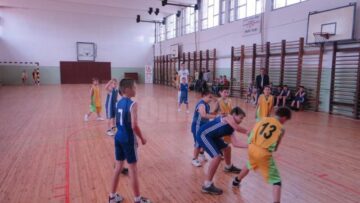 Aproape 50 de copii au participat la Cupa „Telefonul Copilului” la baby-baschet și minibaschet