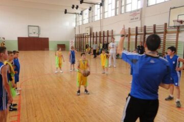 Aproape 50 de copii au participat la Cupa „Telefonul Copilului” la baby-baschet și minibaschet