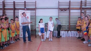 Copiii au fost răsplătiți cu medalii, diplome și alte premii dulci oferite de organizatori