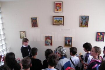 Prezentarea expoziției de icoane pe sticlă și desene