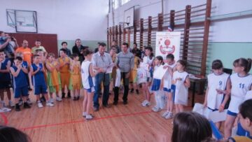 Copiii au fost răsplătiți cu medalii, diplome și alte premii dulci oferite de organizatori