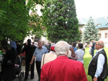 Sute de credincioși s-au rugat la Mănăstirea „Sf. Ioan cel Nou” de la Suceava, în ziua de 2 iunie