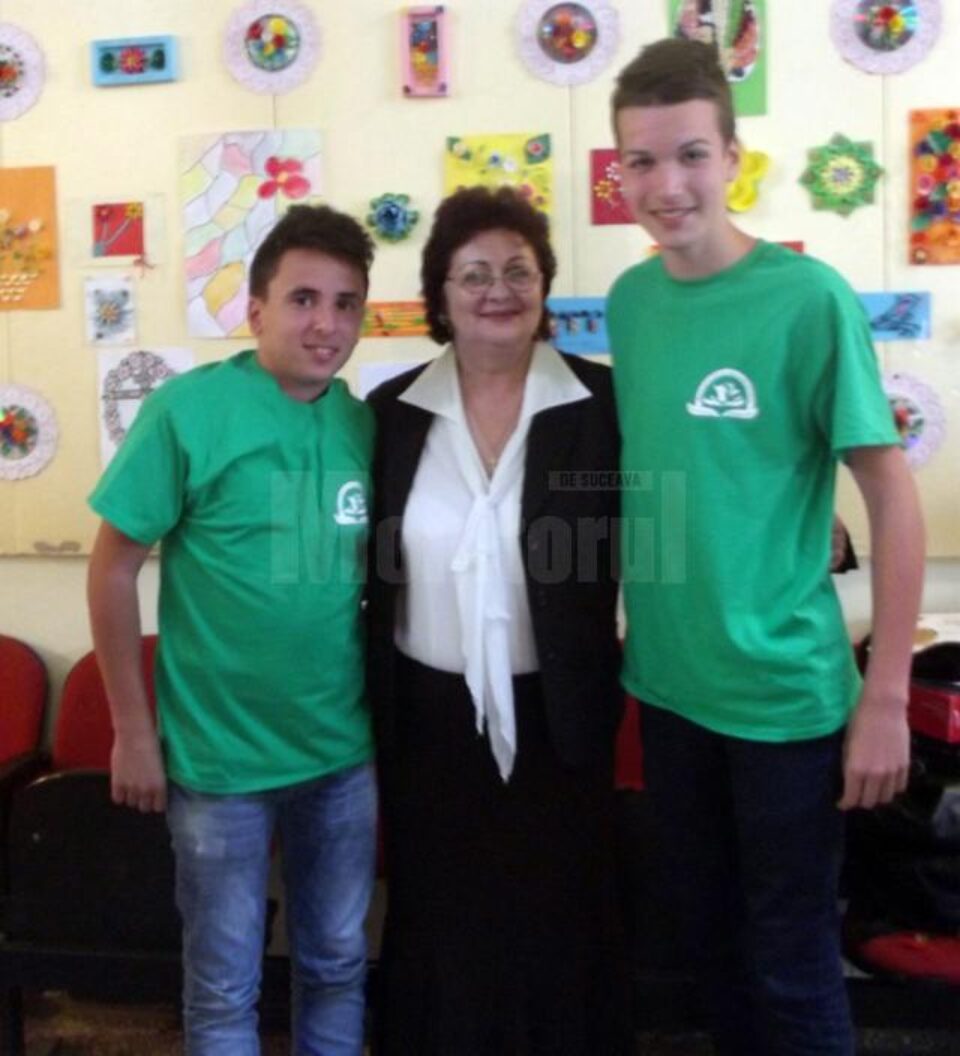 Elevii Bogdan Straton și Marius Păvăluc, coordonați de prof. Valerica Ignătescu