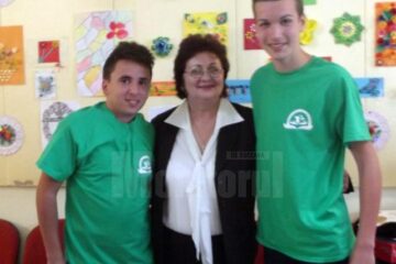 Elevii Bogdan Straton și Marius Păvăluc, coordonați de prof. Valerica Ignătescu