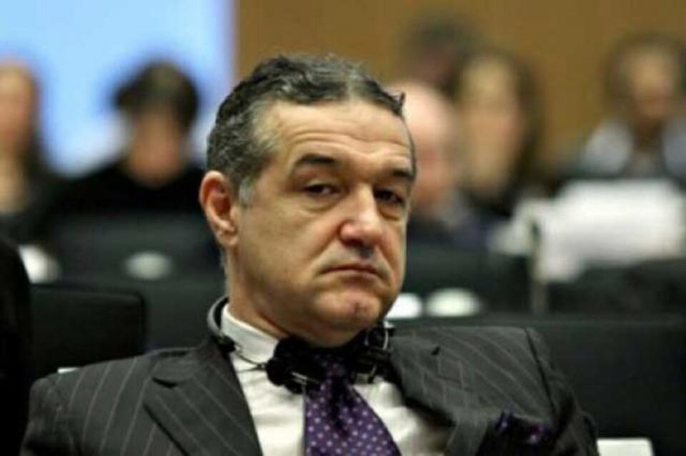 Finanțatorul Stelei, Gigi Becali, a fost condamnat, ieri, la trei ani de închisoare cu executare în dosarul "Valiza" Finanțatorul Stelei, Gigi Becali, a fost condamnat, ieri, la trei ani de închisoare cu executare în dosarul "Valiza"
