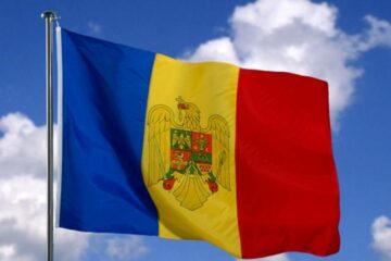 Tricolorul va avea stema țării, conform noii Constituții