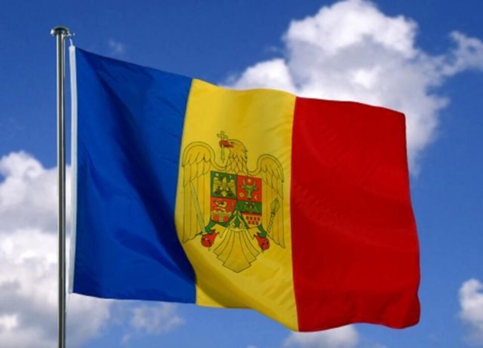Tricolorul va avea stema țării, conform noii Constituții