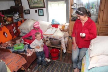 O familie care înfruntă zilnic sărăcia