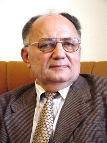 Dr. Ioan Iețcu, membru al Societății Medicilor Scriitori și Publiciști din România și al Academiei Oamenilor de Știință din România