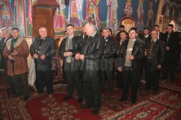 La sfârșitul slujbei, îndreaptă-ți atenția către cel care e mai mereu singur sau trist