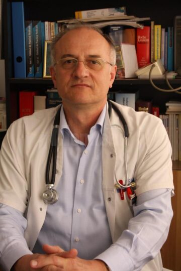 Dr. Mihai Ardeleanu amintește despre cel mai vechi spital din Moldova, în lucrarea sa “Asistența medicală în zona Sucevei în decursul vremurilor”