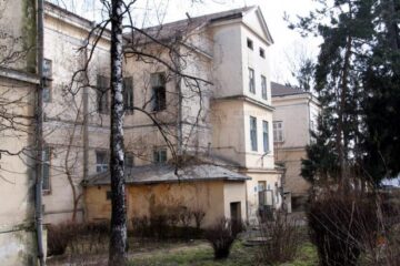 În jurul anilor 1890 s-a finalizat clădirea Spitalului Vechi