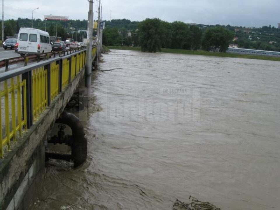 Cod portocaliu de inundații pe afluenții a trei râuri din județul Suceava