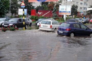 Strada 2 Grăniceri din Fălticeni, la 20 de minute după oprirea ploii