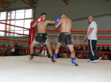 Sorin Alexoaie - albastru - Robert Stoica - roșu