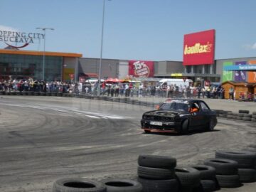 Mii de spectatori la Grand Prix-ul din parcarea Shopping City Suceava