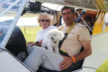 Printre pasagerii din avioanele de mici dimensiuni s-a aflat și un cățel