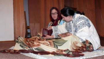 Pe scena Centrului Cultural “Grigore Vasiliu Birlic” Fălticeni au urcat tinerii cu vârste cuprinse între 15 și 25 de ani