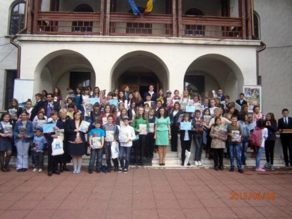În competiție au participat 104 elevi din 20 unități școlare din județ