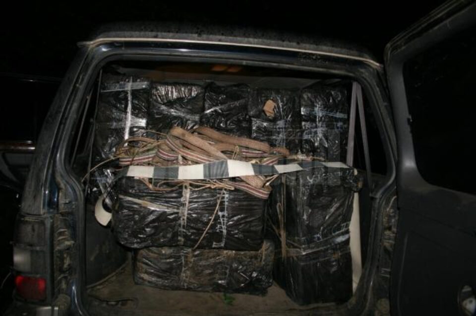 autoturism transport țigări de contrabandă