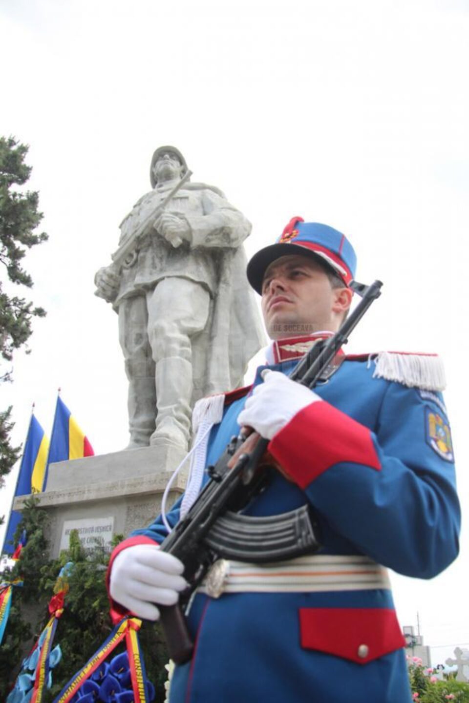 Ziua Eroilor Neamului, marcată la monumentul de la Cimitirul Pacea