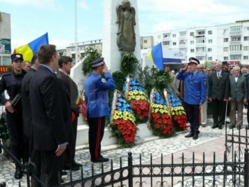 Ceremonial religios, militar și depuneri de coroane, la Fălticeni