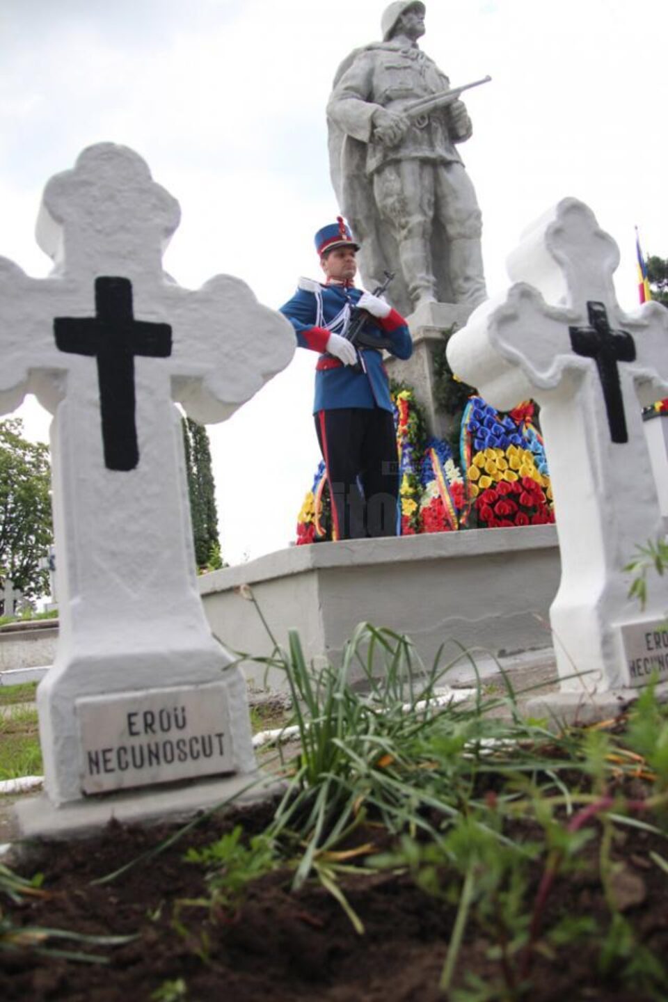 Ziua Eroilor Neamului, marcată la monumentul de la Cimitirul Pacea