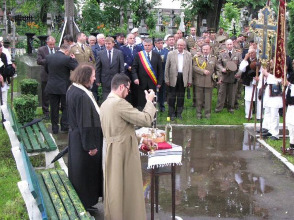 Ceremonie scurtă de cinstire a celor căzuți pe câmpurile de luptă, la Câmpulung
