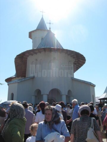 Lăcașul de închinăciune va fi deschis până pe 23 iunie, pentru ca toți credincioșii să poată trece prin Sfântul Altar