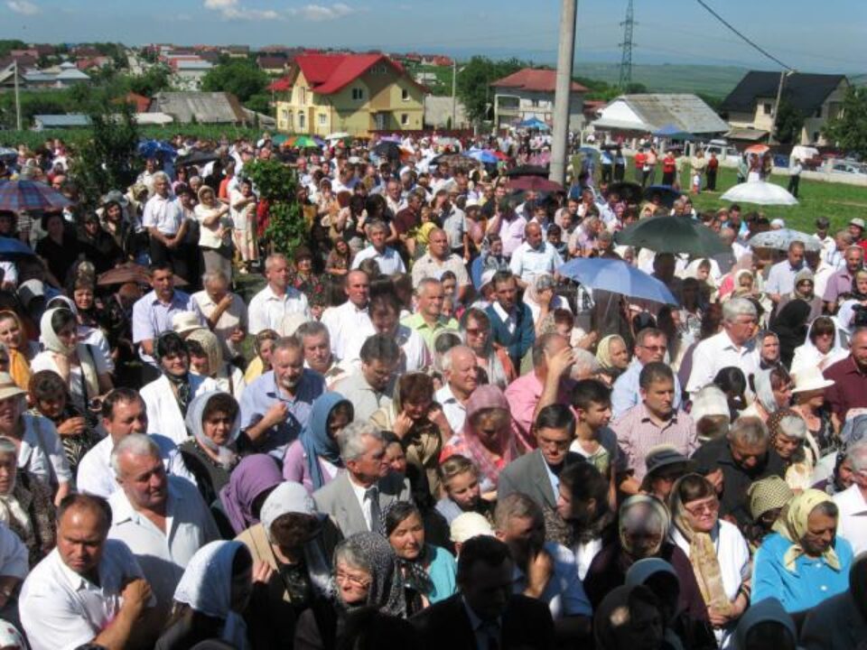 Sute de credincioși au participat la sfințirea Bisericii „Sf. Petru și Pavel” din Sf. Ilie Nou Sute de credincioși au participat la sfințirea Bisericii „Sf. Petru și Pavel” din Sf. Ilie Nou