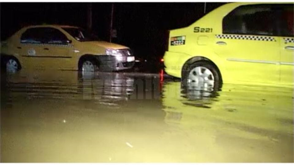 circulație îngreunată de ploaia torențială