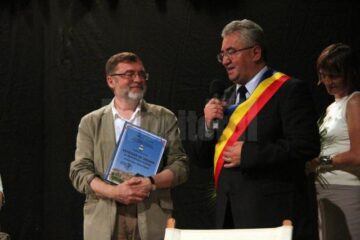 Distincția i-a fost înmânată de primarul Sucevei, Ion Lungu, într-un cadru festiv