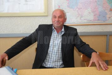 Coordonatorul școlii din Valea Glodului: Învățătorul a aruncat cu pietre, a amenințat și l-a alergat în curtea școlii pe diriginte