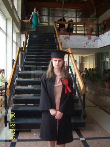 Magdalena a absolvit Facultatea de Litere, specializarea română – italiană, cu nota zece, și engleză - română, cu nota 9,86