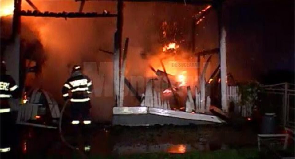Un trăsnet a provocat un incendiu într-o gospodărie de pe strada Mitocului