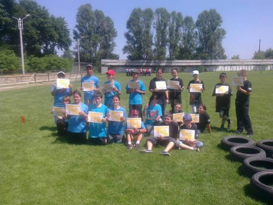 Stadionul din orașul Siret a găzduit miercuri cea de-a III-a ediție a manifestării „Ziua de sport și nu numai” Stadionul din orașul Siret a găzduit miercuri cea de-a III-a ediție a manifestării „Ziua de sport și nu numai”