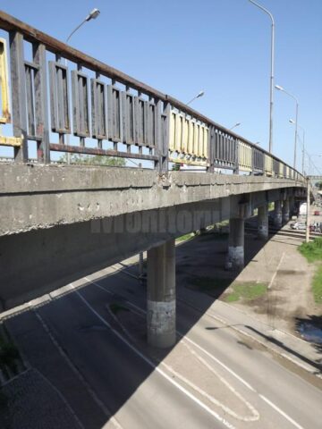 Pasarela CFR de la Ițcani, la un pas de a deveni pericol public