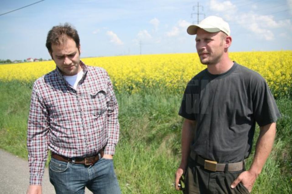 Cei doi nemți care fac agricultură pe câmpurile din Fălticeni