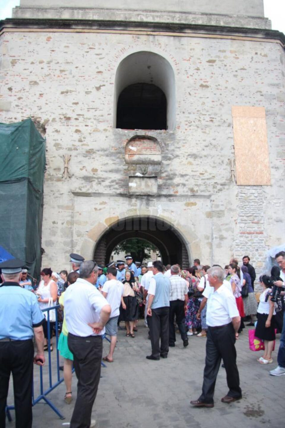 Ion Lungu și șotia sa au împărțit 5000 de sarmale și sticle de apă