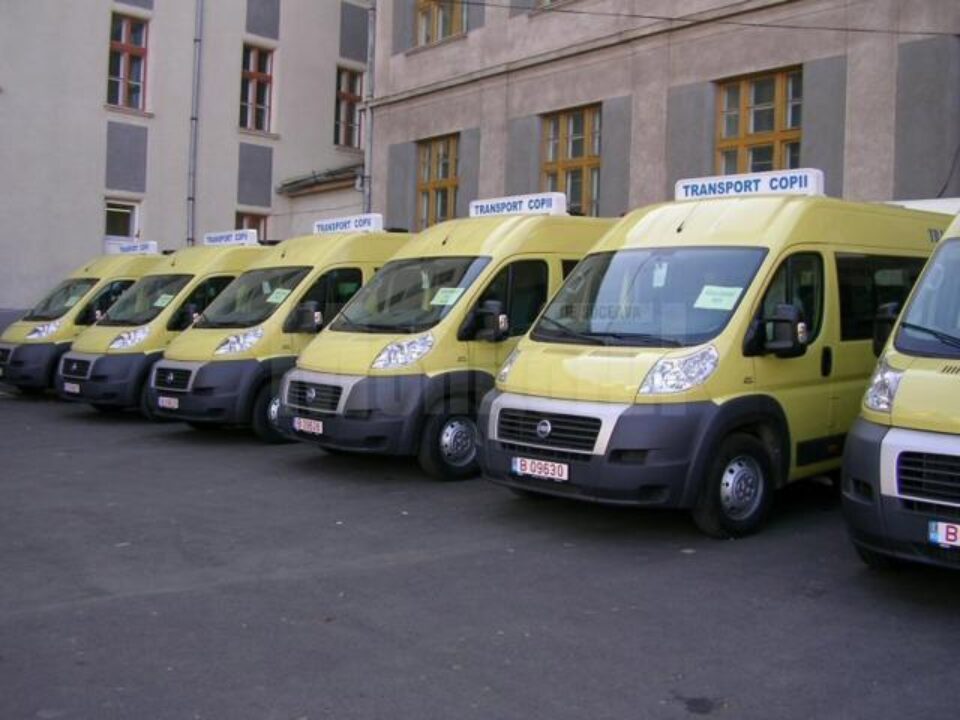 Inspectoratul Școlar Suceava a solicitat 30 de microbuze