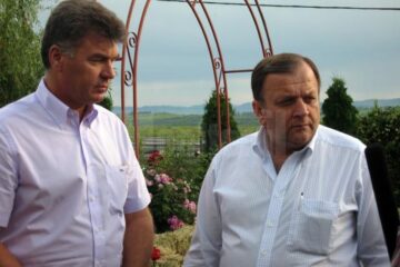 Gheorghe Ștefan, coordonatorul la nivel național al Comisiei de Agricultură, și președintele PDL Suceava a, senatorul Gheorghe Fluture