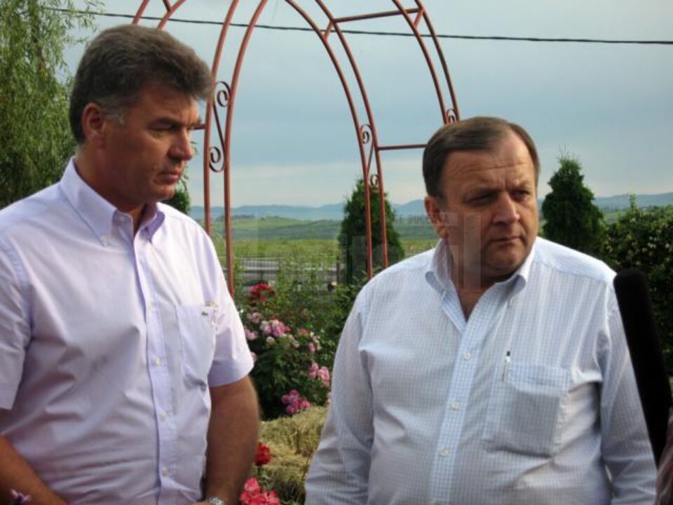 Gheorghe Ștefan, coordonatorul la nivel național al Comisiei de Agricultură, și președintele PDL Suceava a, senatorul Gheorghe Fluture Gheorghe Ștefan, coordonatorul la nivel național al Comisiei de Agricultură, și președintele PDL Suceava a, senatorul Gheorghe Fluture